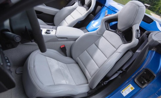 2015 Chevrolet Corvette Stingray convertible รูปเบาะหนังทรงสปอร์ต
