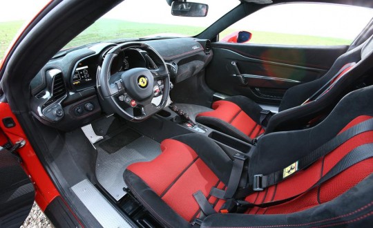 Ferrari 458 Speciale ด้านใน