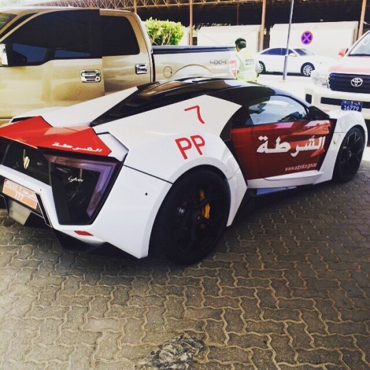 Lykan Hypersport มาในคาบรถตำรวจแห่งอาบูดาบี