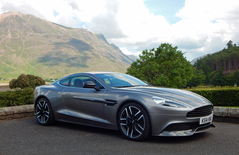 2015 Aston Martin Vanquis รถสปอร์ตสมรรถนะเป็นเลิศ